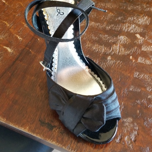 💘Qupid Black Satin Ankle strap 5" heels. - Picture 3 of 4